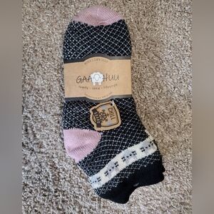 Gaahuu Women's Cabin Socks NWT